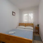 Idyllisches Apartment Nur 600 Meter Zum Strand Mit Privater Terrasse, Wifi, Parkplatz