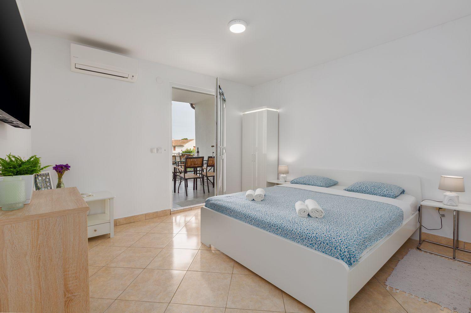 Idyllisches Nur 600 Meter Zum Mit Privater Terrasse, Wifi, Parkplatz Apartment Poreč